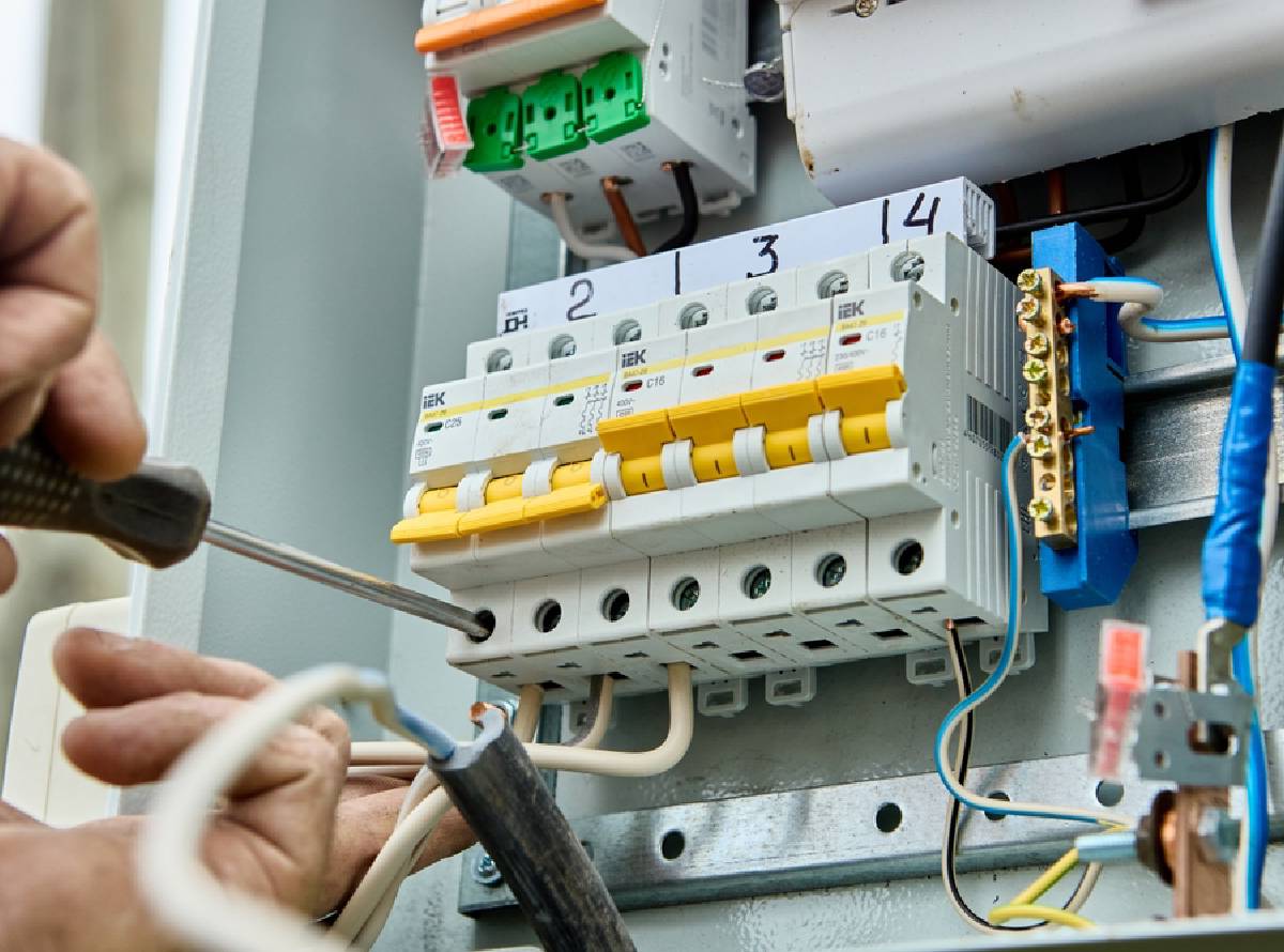 Electricians in Aberdeen and Aberdeenshire Electricians in Aberdeen and Aberdeenshire