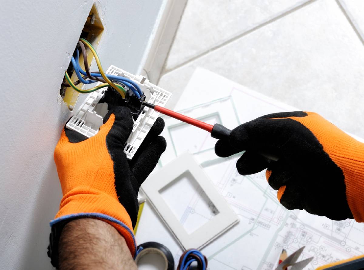 Electricians in Aberdeen and Aberdeenshire Electricians in Aberdeen and Aberdeenshire